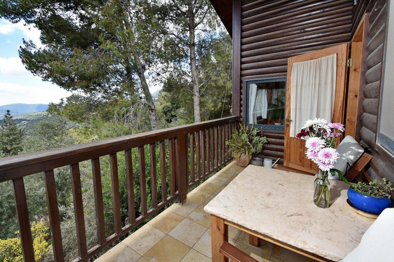 Zimmers At The Forest Amirim Exterior photo